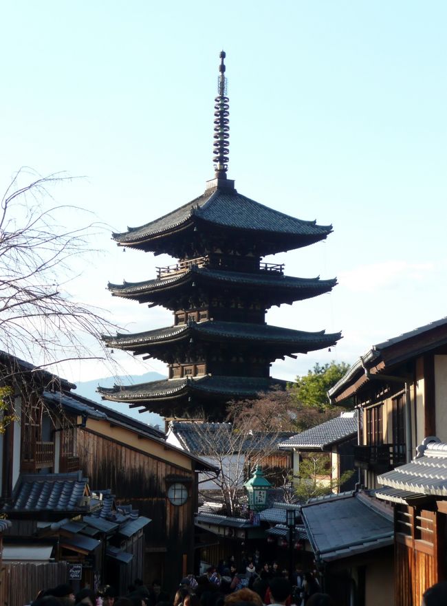 1年以上も前になってしまいましたが、2016年の新年明けましての旅先は、マイルがたまったし、飛行機で関西に決定♪関西の神社仏閣に初詣することにしました。<br /><br />もちろん関西のグルメも楽しみに。ついでに白くなった姫路城も見に行きましょう♪<br /><br />4泊5日の旅を楽しんできました。<br /><br />４日目は京都市内を観光します。