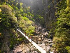 近畿の秘境・大杉渓谷　エメラルドグリーンの清流美しい峡谷トレッキング