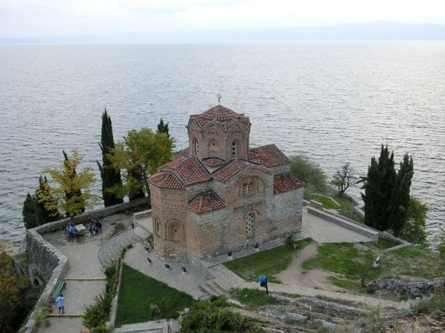 「聖ヨハネ・カネヨ教会」は「オフリド湖畔」に位置する「１５世紀以前」に創建された「アルメニアの建築様式」の影響が見られる「マケドニア正教会」です。<br /><br />「聖ヨハネ・カネヨ教会」は「１９７９年」に「オフリド地域の文化的・歴史的景観とその自然環境」として「世界遺産（複合遺産）」に登録されています。