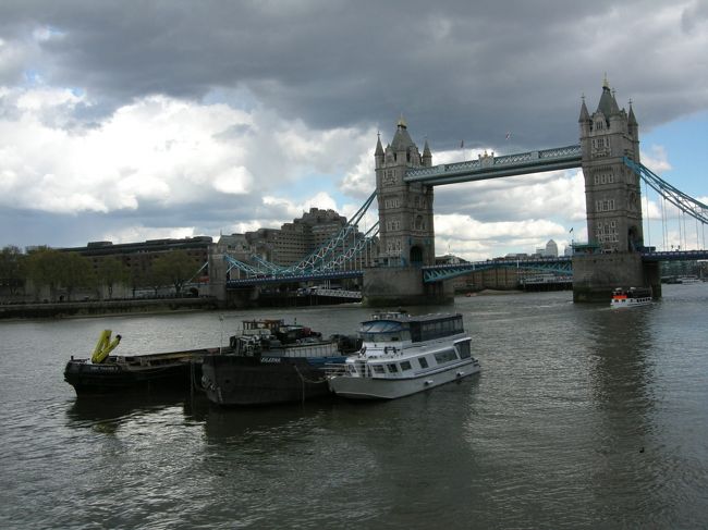 ロンドン観光2日目<br />午後は自由時間でした。<br />今回の旅行のメイン・イベント、ロンドンたてものめぐりを開始します。