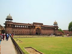 初インドを中国東方航空利用、手配旅行で行ってきました。③アグラその２(アグラ城～ファテープル・シークリー)