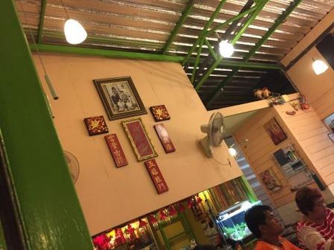 2016年1月に２週間かけてベトナム-カンボジアｰタイ横断の旅の52回目<br />タイ東北（イサーン）地方の入口で<br />この地方最大の町ナコーンラーチャシーマ（コラート）に到着後、<br />ホテルの前にあった小さなナイトマーケットを見学した後、流行っていたタイ料理店で<br />タイ料理を頂き、帰りにツバメの巣をいただきました。<br /><br />詳細はこちらをご覧下さい<br />http://blogs.yahoo.co.jp/sawadee_xinchao/46923128.html