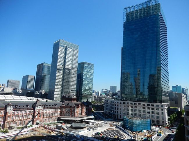 5月12日、午後1時半頃に所用で東京駅付近に行った。　　久しぶりに新丸の内ビルで昼食を取った序に7階のテラスより東京駅付近の風景を撮影した。　丸の内駅舎前には工事がなされていた。<br /><br /><br /><br />＊写真は新丸の内ビル7階テラスよりの東京駅付近の風景