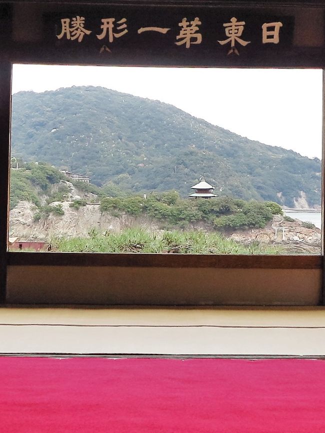 福禅寺(ふくぜんじ)は、広島県福山市鞆町にある真言宗大覚寺派の仏教寺院。山号は海岸山、院号は千手院。境内は「朝鮮通信使遺跡鞆福禅寺境内」として国の史跡に指定されている。<br />創建は平安時代の950年頃、空也による創建と伝えられる。現在の本堂と隣接する客殿(対潮楼)は江戸時代の元禄年間(1690年頃)に建立された。<br />江戸時代を通じて朝鮮通信使のための迎賓館として使用され、日本の漢学者や書家らとの交流の場となった。 1711年(正徳元年)に従事官の李邦彦が客殿からの眺望を「日東第一形勝(朝鮮より東で一番美しい景勝地という意)」と賞賛し、1748年(延享5年)に正使の洪啓禧が客殿を「対潮楼」と名づけた書を残す。<br />(フリー百科事典『ウィキペディア(Wikipedia)』より引用)<br /><br />福禅寺・対潮楼 については・・<br />http://www.fukuyama-kanko.com/hyaka/spot059.html<br />http://www.kankou.pref.hiroshima.jp/sys/data?page-id=8466<br />