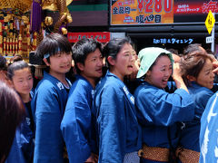 熱気あふれる、、浅草　三社まつり　下