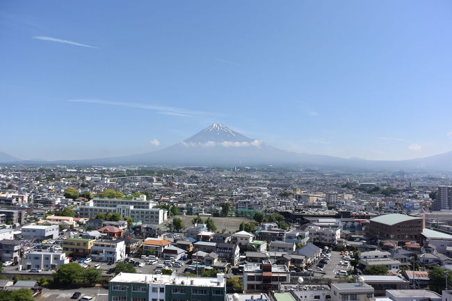 いつもと違うコースを散歩していたら、富士山が見えました。そこで富士市役所Mierulaから富士山を見て来ました。<br /><br />★富士市役所のHPです。<br />http://www.city.fuji.shizuoka.jp/