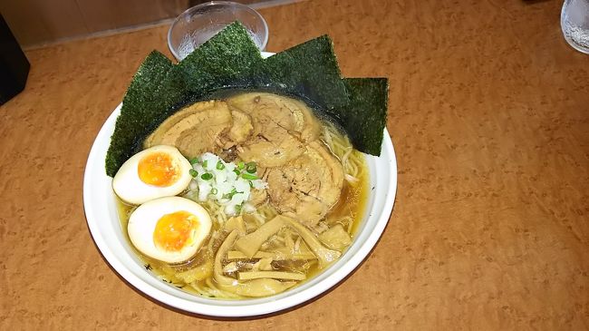 新小金井街道・ＪＲ国分寺駅・京王線府中駅・・・<br />この辺りは、そこそこのラーメン激戦区です。<br /><br />・新小金井街道周辺なら、椿・次郎、小金井大正軒<br />・国分寺駅周辺なら、ムタヒロ1号店、ムタヒロ２号店、つけ麺紅葉<br />・府中駅周辺ならば、らいおん<br /><br />そんな中、駅から離れた、ややさびしい場所に<br />中華そば「ひびき」があります<br /><br />決して立地条件は良くないのですが、<br />いつも列ができており、しかも昼のみの営業<br /><br />気にはなりつつも中々訪問できませんでしたが<br />今回チャンスに恵まれたので行ってきました。