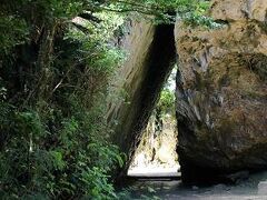 良い天気の中城城と沖縄の海