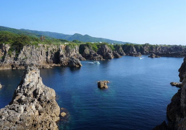 マイルの有効期限が迫っていましたので、あれこれ迷った挙句まだ未訪の佐渡ヶ島に決めました。<br />観光バスでの駆け足となりましたが、佐渡の文化や美しい風景を楽しめました。<br />　