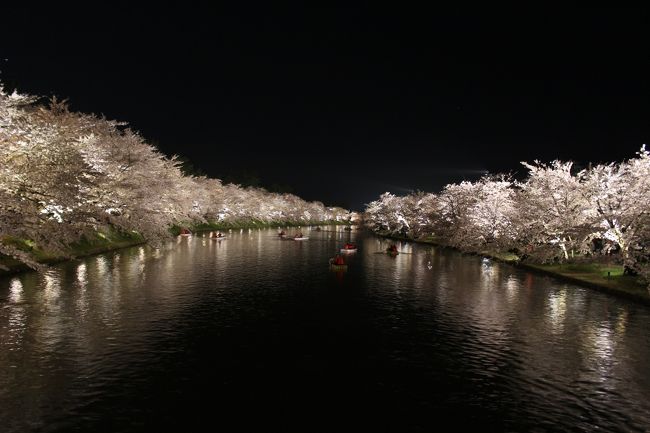 どうしても弘前城の桜を一度見てみたくなりまして。<br /><br />昼の桜と夜の桜の両方見たい、周辺にほかに行きたいところはない、ということもあり<br />予算的なことも含め検討した結果、往復夜行バスという、無茶な日程で行ってきました。<br /><br />開花状況と天気予報をにらみつつ、以下の日程で行ってきました。<br /><br /><br />4/24（日）　南部バス　WILLER EXPRESS　N4122　新宿22:30→<br /><br />4/25（月）　→弘前8:05（10分前到着）<br /><br />　　　　　　弘前城、市役所屋上、旧市立図書館、青森銀行記念館、最勝院五重塔、<br />　　　　　　弘前城（夜桜）<br /><br />　　　　　　桜交通　キラキラ号　KR0702　弘前21:25→<br /><br />4/26（火）　→新宿8:35（10分前到着）<br /><br /><br />表紙は、春陽橋から見た西濠の夜桜