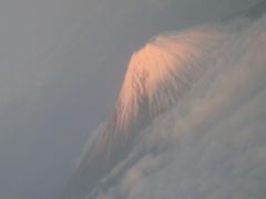 成田空港から名古屋セントレア空港へ行く途中の上空から夕方の富士山を