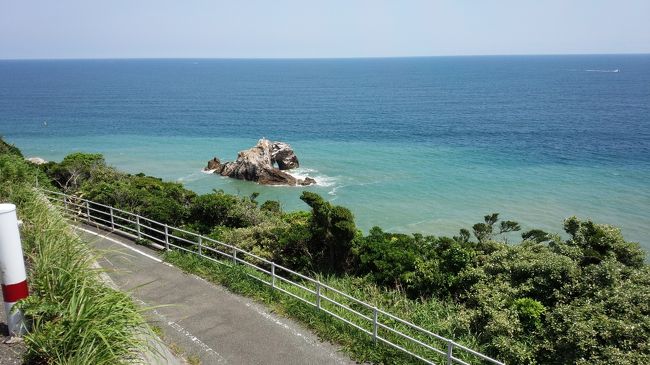 伊良湖岬へ初めてのドライブ、想像していたより雄大な景色に感動、ビーチ、公園、サイクリングロード等整備されていて春夏秋冬出かけてみたくなりました。椰子の並木も常夏の国を想像させてくれ、若者に交じって紺碧の海に入ってみたくなりました。サーファー天国でもありますが海を見ながらピクニックも楽しめます。