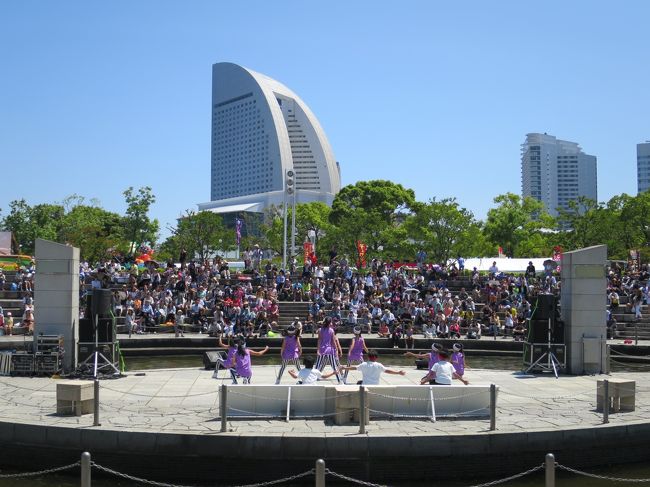 横浜開港祭とみなと横浜散歩　前編<br /><br />横浜開港記念日の6月2日、横浜開港祭がみなとみらい地区の臨港パークで開催していると云う事で、行ってきました。<br /><br />天気も良く、暑くもなく最高の行楽日和でした。<br />横浜市立の小・中・高校は休みなので子ども達が一杯でした。