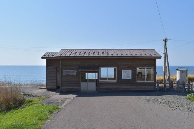 GWに8泊9日で秋田、青森、岩手、山形、福島へ行ってきました。<br />良質の温泉、秘湯温泉、湯治宿、混雑していない観光地に癒された東北周遊の忘備録です。<br /><br />〜8泊9日の概要〜<br />◆旅行目的: 温泉 7割/ 観光 3割 (大体)<br />◆移動手段: マイカー<br />◆走行距離: 3,332km<br />◆平均燃費: 24.2km<br />◆使用金額: 105,000円<br /><br />(1of7)<br />http://4travel.jp/travelogue/11137016<br />(2of7)<br />http://4travel.jp/travelogue/11137769<br />(3of7)<br />http://4travel.jp/travelogue/11137793<br />(4of7)<br />http://4travel.jp/travelogue/11137876<br />(5of7)<br />http://4travel.jp/travelogue/11138004<br />(6of7)<br />http://4travel.jp/travelogue/11138196<br />(7of7)<br />http://4travel.jp/travelogue/11138555<br /><br />【2of7の内容】<br />5/1 <br />・玉川温泉発@秋田県仙北市<br /> ↓<br />・不老ふ死温泉@青森県西津軽郡深浦町<br /> ↓<br />・高山稲荷神社@青森県つがる市<br /> ↓<br />・青森市内宿泊