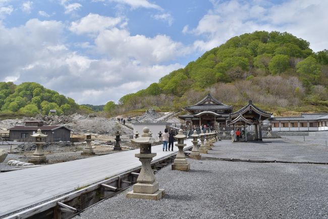 GWに8泊9日で秋田、青森、岩手、山形、福島へ行ってきました。<br />良質の温泉、秘湯温泉、湯治宿、混雑していない観光地に癒された東北周遊の忘備録です。<br /><br />〜8泊9日の概要〜<br />◆旅行目的: 温泉 7割/ 観光 3割 (大体)<br />◆移動手段: マイカー<br />◆走行距離: 3,332km<br />◆平均燃費: 24.2km<br />◆使用金額: 105,000円<br /><br />(1of7)<br />http://4travel.jp/travelogue/11137016<br />(2of7)<br />http://4travel.jp/travelogue/11137769<br />(3of7)<br />http://4travel.jp/travelogue/11137793<br />(4of7)<br />http://4travel.jp/travelogue/11137876<br />(5of7)<br />http://4travel.jp/travelogue/11138004<br />(6of7)<br />http://4travel.jp/travelogue/11138196<br />(7of7)<br />http://4travel.jp/travelogue/11138555<br /><br />【5of7の内容】<br />5/4 <br />・宝温泉黒石発@青森県黒石市<br /> ↓<br />・恐山@青森県むつ市<br /> ↓<br />・奥薬研温泉・夫婦かっぱの湯@森県むつ市<br /> ↓<br />・金田一温泉@青森県二戸市<br /> ↓<br />・道の駅・遠野風の丘にて車中泊@岩手県遠野市