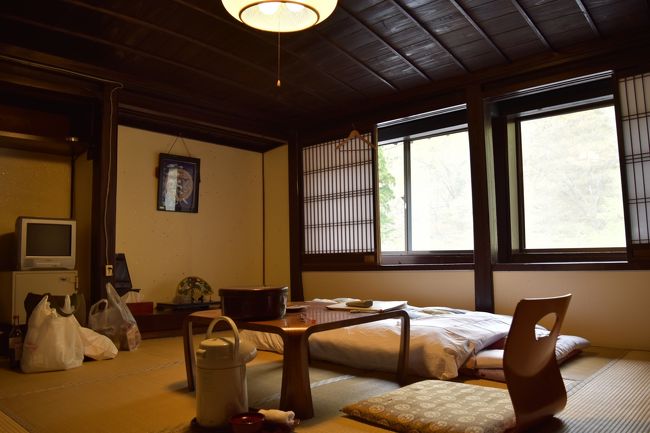 GWに8泊9日で秋田、青森、岩手、山形、福島へ行ってきました。<br />良質の温泉、秘湯温泉、湯治宿、混雑していない観光地に癒された東北周遊の忘備録です。<br /><br />〜8泊9日の概要〜<br />◆旅行目的: 温泉 7割/ 観光 3割 (大体)<br />◆移動手段: マイカー<br />◆走行距離: 3332km<br />◆平均燃費: 24.2km<br />◆使用金額: 105,000円<br /><br />【7/7の概要】<br />5/6<br />・須川高原温泉@岩手県一関市<br /> ↓<br />・姥湯温泉@山形県米沢市<br /> ↓<br />・滑川温泉@山形県米沢市<br /><br />5/7<br />・滑川温泉@山形県米沢市<br /> ↓<br />・高湯温泉・安達屋旅館@福島県福島市<br /> ↓<br />・中ノ沢温泉・平澤屋旅館@福島県耶麻郡猪苗代町<br /> ↓<br />・帰宅@名古屋市