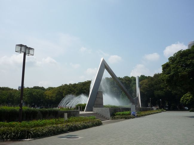 白川公園は名古屋古屋市の中心地栄に程近いところにある緑豊かな公園である。<br />グラウンドもあり、祭りやデモ行進などの集合場所として利用されることもある。<br />公園内には、名古屋市科学館や名古屋市美術館などがある