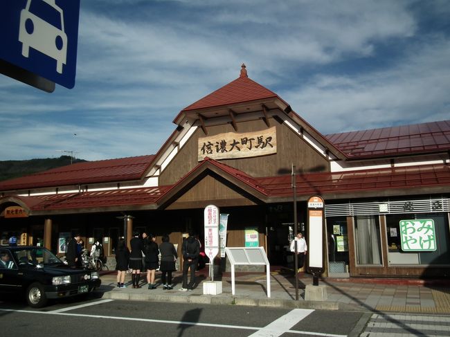 黒部立山アルペンルートを充分堪能し扇沢駅に到着しました。いよいよ富山のホテルを目指し帰路の旅になります。扇沢駅より１６時３０分発の路線バスでＪＲ信濃大町駅へ向かいました。ＪＲ信濃大町駅よりＪＲ東日本の普通列車でＪＲ南小谷駅に着きました。<br />ＪＲ南小谷駅よりＪＲ西日本の普通列車でＪＲ糸魚川駅に着きました。糸魚川駅で夕食を取り、ＪＲ糸魚川駅発の北陸新幹線で２１時５８分に富山駅へ戻ってきました。<br />富山のホテルを８時３５分に出発して、２２時１０分に戻ってこれました。