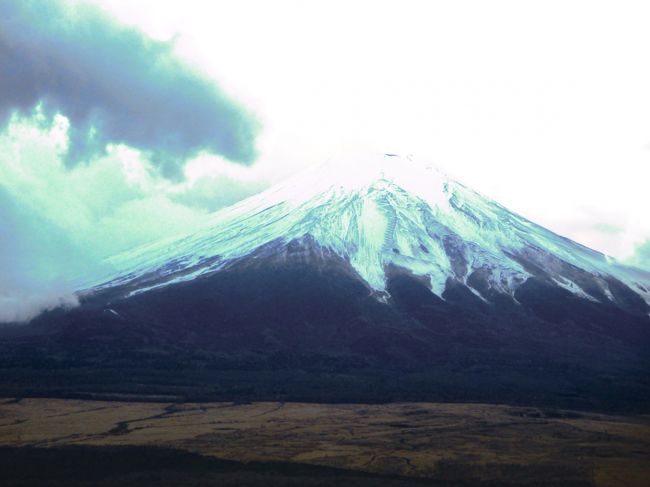 2015年最後の家族旅行はふるさと割り利用で富士山を見に1泊。<br />今回は息子もマウント富士に初体験。<br />お部屋は家族なのでハーベスト棟和洋室に宿泊しのんびりできました！
