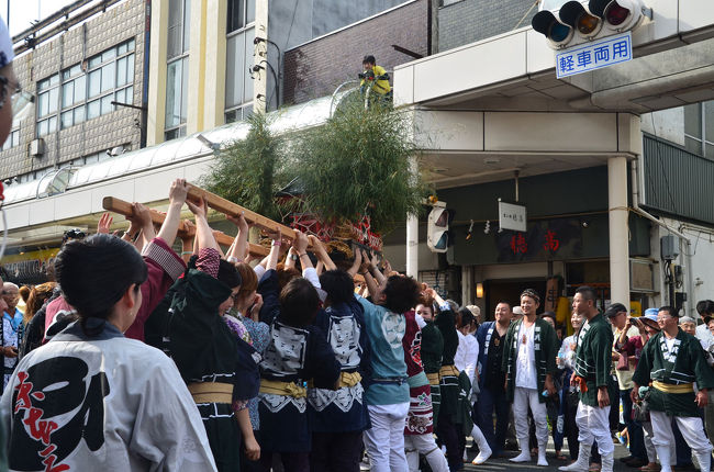 今年も吉原祇園祭(通称おてんのさん)が、11日から12日に開催されました。<br />そして私は、11日に見に行って来ました。<br />第2回は女神輿編です。<br /><br />★富士市役所のHPです。<br />http://www.city.fuji.shizuoka.jp/<br /><br />★吉原商店街振興組合のHPです。<br />http://yoshiwara-shoutengai.com/<br /><br />★東海道・吉原宿のHPです。<br />http://www.yoshiwara.net/