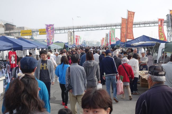 せっかく日曜日ですので、チェックアウト前に館鼻岸壁朝市へ。開市時間はと…確認しますと日の出から午前9:00ですか。始発で出かけますかね。<br /><br />朝市一回りして宿に戻っても、まだチェックアウトまで時間ありますね。一休みしてから、次の目的地、下北駅へ。