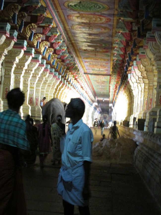 金曜日の晩、仕事が終わった後にChennai Egmore駅に向かいます。<br />21：40発車のRameshwaram行きの寝台電車に乗り込みます。今回は1等寝台車です。<br />電車は少し遅れて12：00にRameshwaram駅に到着です。<br />市内観光の後、遅めの昼食をとって、18：00　Rameshwaram発の列車でMaduraiに向かいます。久しぶりの自由席乗車です。<br />Maduraiには22：00到着。<br />翌日はMadurai観光して18：40　Madurai発のJetairwaysでChennaiへ。