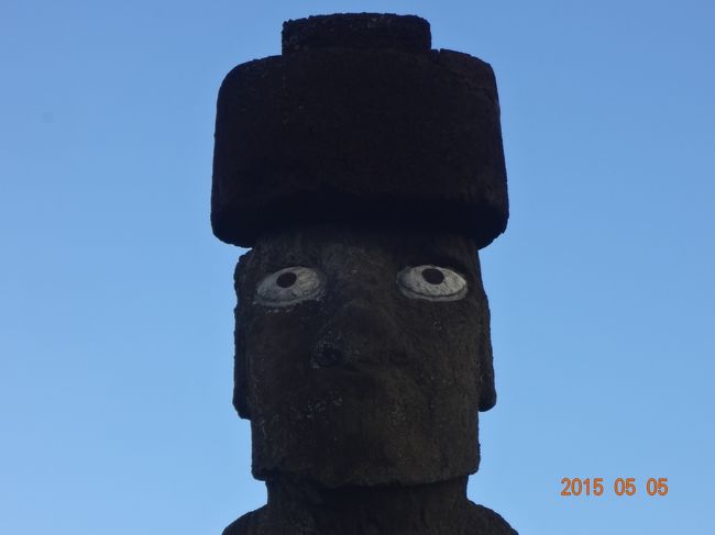 イースター島♪<br /><br />やっぱり見ておかないとね^^<br /><br />タハイ儀式村にある<br />プカオ(ラパヌイ語で髭・髪飾り)を載せたアフ コテリク<br />現存するモアイ像の中で<br />唯一目が入っているモアイ像だそうです<br />アフは 石の祭壇 の意味<br /><br />