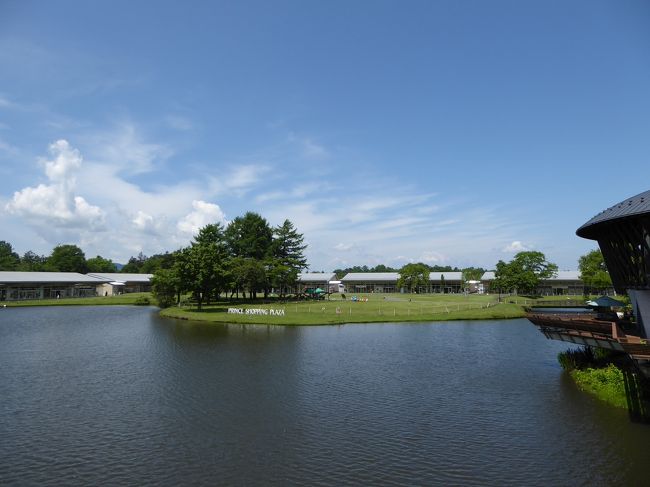 梅雨の晴れ間、思い立って、初夏の軽井沢へショッピングに行ってきました。<br />この時期でも、清々しい風が吹き、気持ちの良い時間を過ごすことができました。<br />午後は少しだけ足を延ばして、ステキな教会を見に行きました。