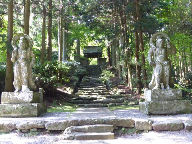 　３７の札所を回る六郷満山霊場歩きも今日が最終日、天気は快晴で良かったのだけどちょっと暑い。最後の両子寺から町に向かうバスは一日三便、最終は１６時３０分なのでこれに遅れるわけにはいきません。