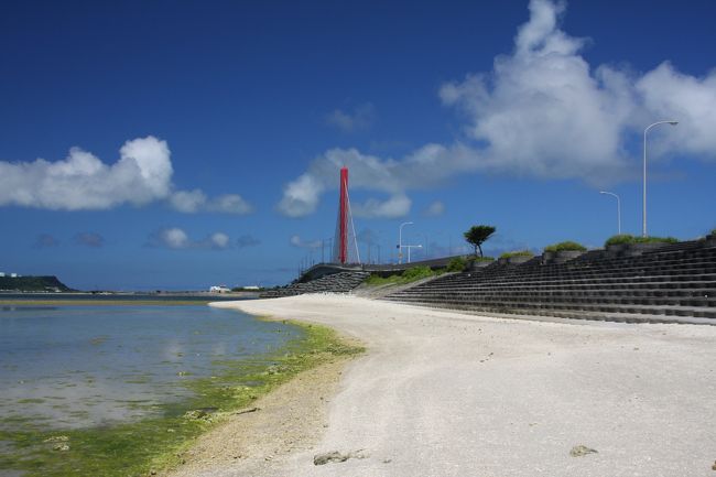 今回は、番外編で自分の家から近い「与勝半島」をご紹介します。<br />海中道路→平安座島→浜比嘉島→宮城島→伊計島この４つの島は<br />すべて橋が掛かっているのでドライブには最適です。<br /><br />ちょっとしたPスポットや文化財もあるので是非参考にして下さい。。。<br />【日程表】<br />①海の駅あやはし館（海中道路）<br />②平安座西公園（平安座島）<br />③アマミチューの墓（浜比嘉島）<br />④ムルク浜（浜比嘉島）<br />⑤シルミチュー公園（浜比嘉島）<br />⑥シルミチュー（浜比嘉島）<br />⑦浜比嘉ビーチ（浜比嘉島）<br />⑧浜漁港緑地公園（浜比嘉島）<br />⑨ぬちまーす観光製塩ファクトリー（宮城島）<br />⑩果報(かふう)バンタ（宮城島）<br />⑪龍神風道（宮城島）<br />⑫シヌグ堂遺跡（宮城島）<br />⑬イチの里（仲原遺跡）伊計島<br />⑭犬名河 (インナガー) 伊計島<br />⑮N高校（伊計島）<br /><br />※入場料はすべて無料でした・・・<br />