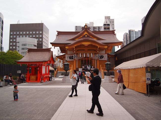 日本橋七福神めぐりは人形町の駅を中心にぐるりと神社だけで構成されています。<br />お正月は色紙に御朱印を貰ったり、宝船にのせる御神像を集めたりして、どこの神社も行列ができるほどの人気があり、全行程４時間以上かかるそうです。<br /><br />松の内が過ぎても２社を除いて、社務所が開いていて御朱印を頂くことができるので、地元の友人との待ち合わせの間に決行しました。<br /><br />順番に関係なく、人形町の駅から近い順にぐるりと回り、途中ランチを取って、一周３時間ちょっと、コレド室町で友人と会い終了しました。<br />