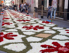 団塊夫婦のスペイン旅行(2016ハイライト)―住民総出のシッチェス・フラワーカーペット