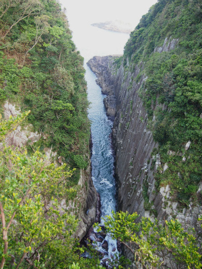 熊本→大分と旅行してきました。<br />続いてやってきたのは宮崎県日向市。<br />目的地は『クルスの海』。<br />そして『馬ケ背』。<br />ダイナミックな自然を体感してきました。