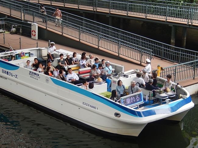 6月24日、午後0時半ごろに東京駅で所用があり、その序に日本橋の高島屋から日本橋三越迄歩いた。　この間に日本橋付近では<br />日本橋より隅田川周遊のクルーズ船が見られた。　また、三越では変わった催し物が見られた。　<br /><br /><br />＊写真は日本橋より出ている日本橋・隅田川　周遊コースの日本橋クルーズ