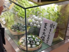 東京大丸で夏場のお菓子を眺める