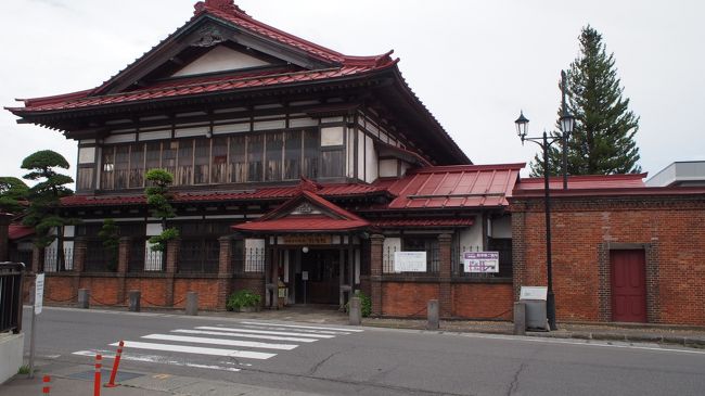 東北六魂祭の見物を兼ねて、青森県を旅行しました。６月２３日（木）から２６日（日）の３泊４日でした。２３日は五所川原から弘前市、２４日は弘前市から十和田湖、奥入瀬渓谷へ。２５日は酸ヶ湯温泉、八甲田山、東北六魂祭。２６日はワラッセなど観光しました。梅雨空の中何とか楽しい旅行ができました。