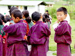 美しき空の下には、愉しき夢。～ブータン王国。入国からポプジカまで。
