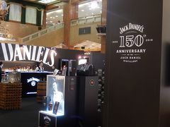 日本橋三越でアメリカンウイスキーのジャックダニエル150周年記念展を見る