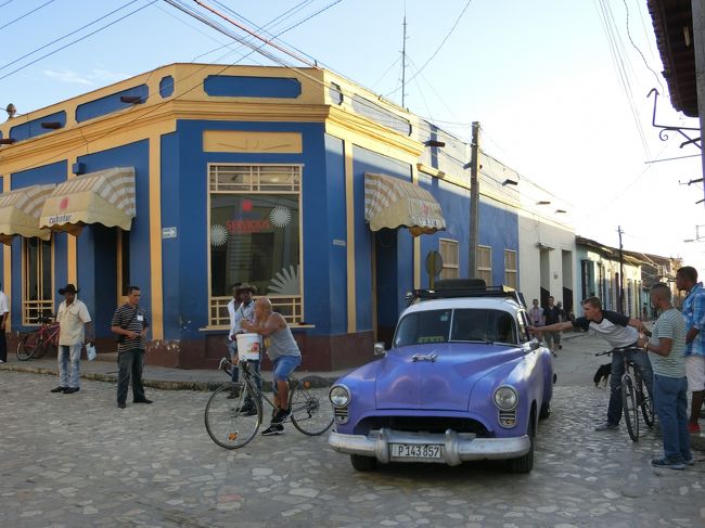 「トリニダー旧市街」は「１５１４年」に「ディエゴ・ベラスケス・デ・クエリャル（初代キューバ総督）」によって造られた「コロニアル様式の建造物群」が並ぶ「砂糖取引」で栄えた「かつての繁栄を偲ばせる街並み」です。<br /><br />「トリニダー旧市街」は「１９８８年」に「トリニダとロス・インヘニオス渓谷」として「世界遺産」に登録されています。
