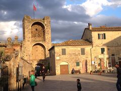 シェナと近郊小さなかわいい町　モンテリッジョーニ 、Staggia 古城 １６年　ITALY周遊（9）　