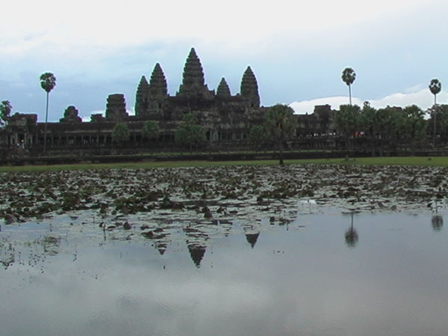 (20)2004年9月カンボジア（アンコール遺跡群）・ﾀｲの旅6日間①ｼｪﾑﾘｱｯﾌﾟ ｱﾝｺｰﾙ遺跡群 ﾊﾞﾝﾃｱｲ･ｽﾚｲ ｸﾊﾟﾙｽ･ﾋﾞｱﾝ ﾛﾘｭｵｽ遺跡群 ﾄﾝﾚｻｯﾌﾟ湖