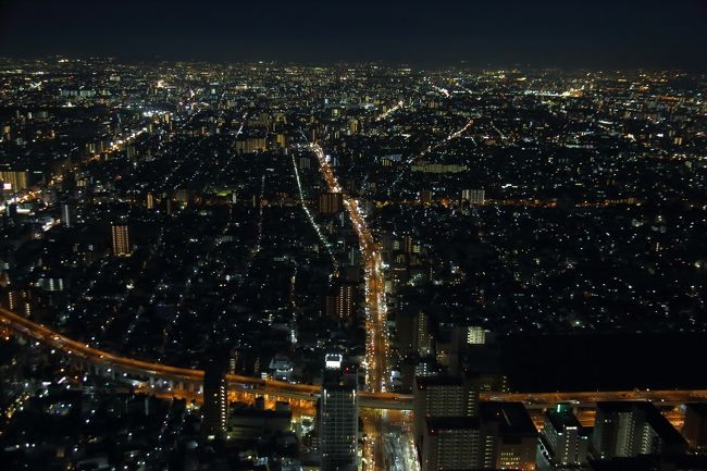久しぶりに　ハルカスの夜景が見たくなり<br />ちょっと行って来ました<br />関西一の絶景ですね<br />東京タワーよりも　高いですね<br />最近は結構空いているのかな？<br />人は少なかったです