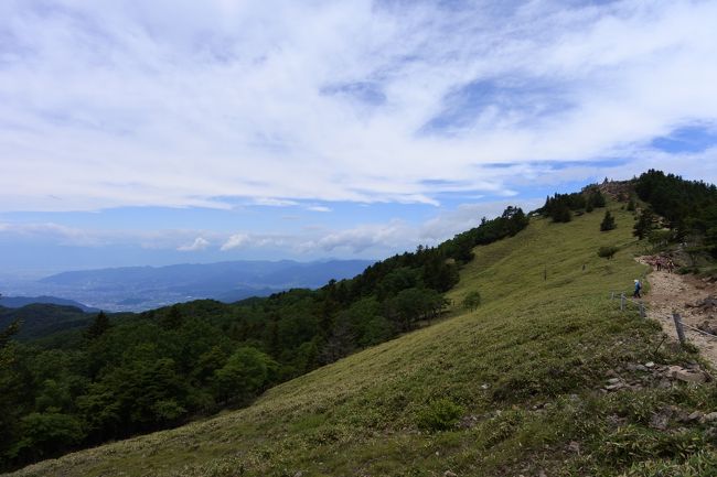 上日川峠から大菩薩峠〜大菩薩嶺間の稜線歩いて、唐松尾根で下山。お手軽だけど気持ちのいいコースでした。