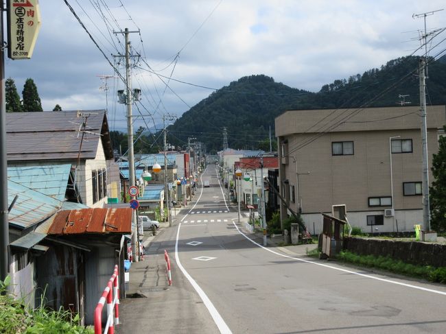 秋田内陸縦貫鉄道に乗り、阿仁合に途中下車しました。山間部ですが車両基地や内陸線本社、役所も銀行もあり、この沿線では数少ないcity感があります。かつては阿仁鉱山で栄えた町らしく、お寺の多い町を足の向くままぶらぶらしてきました。