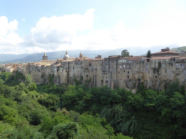 夏の優雅な南イタリア周遊旅行♪　Vol24(第3日)　☆Sant'Agata dei Goti：絶壁の上に建つ素晴らしいサンタガータ・ディ・ゴーティ♪