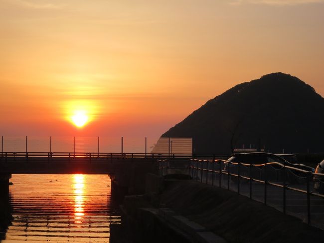 ご覧いただきありがとうございます。<br /><br />旅行初日の前半は、秋田新幹線「こまち号」に乗り東京駅から秋田駅へ移動し<br /><br />Mission 3「新幹線未乗区間」の一路線（秋田駅〜角館駅間）をクリアしました。<br /><br />天気に恵まれ、各県の名峰を綺麗に観ることができました。<br /><br />ランチは秋田名物「稲庭うどん」をいただきました。<br /><br />後半では奥羽本線の特急列車に乗り、今宵の宿がある青森駅へ向かいます。<br /><br />※タイトルの「寝ブタ」とは、食っちゃ寝する小生のことで、青森の「ねぶた」に<br /><br />引っかけました。<br /><br />□■□■□■□■□■□■□■□■□■□■□■□■□■□■□■□■□■<br /><br />【阿房列車】<br /><br />鉄道好きな内田百けん・（うちだひゃっけん）が、1950年（昭和25）から1955年（昭和30）にかけ執筆した乗り鉄記（紀行文）です。<br /><br />阿房列車は、作者が青森から鹿児島に至るまで日本各地を一等車（現グリーン車）に乗りながら旅をします。<br /><br />※作者の名前が一部文字化けするので平仮名表記してあります。