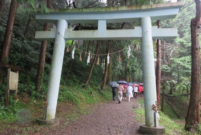 静岡県のお城巡りです。高天神城(たかてんじんじょう)は、小規模ながら、山城として堅固さを誇り、戦国時代末期には武田信玄・勝頼と徳川家康が激しい争奪戦を繰り広げたお城です。