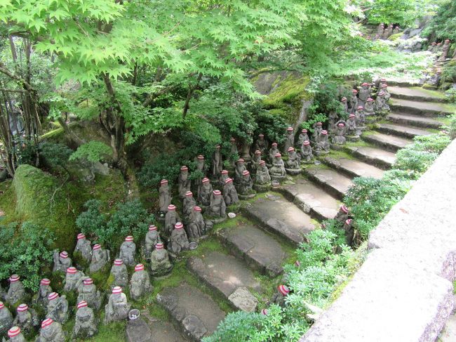 厳島神社を後にして、その他の島内の神社、仏閣を見学します。<br />島内は自然豊かでウォーキングやハイキングなどを楽しめる場所が沢山あります。<br />前日の大久野島観光で日焼けしすぎた私は、できる限り日陰を歩きたい。<br />涼みながら歩きたい・・・そんなわがままな事を思いながらぶらぶら歩きを楽しんで来ました。<br /><br />１日目・・・平和記念公園散策<br />２日目・・・うさぎ島で有名な大久野島観光<br />３日目・・・宮島観光