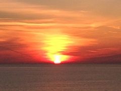 オーシャニア・リビエラ地中海クルーズvol.20 イオニアの青い海が夕陽の赤に染まる時 o(*ﾟ▽ﾟ*)o デイナーはグランドダイニングψ(｀∇´)ψ