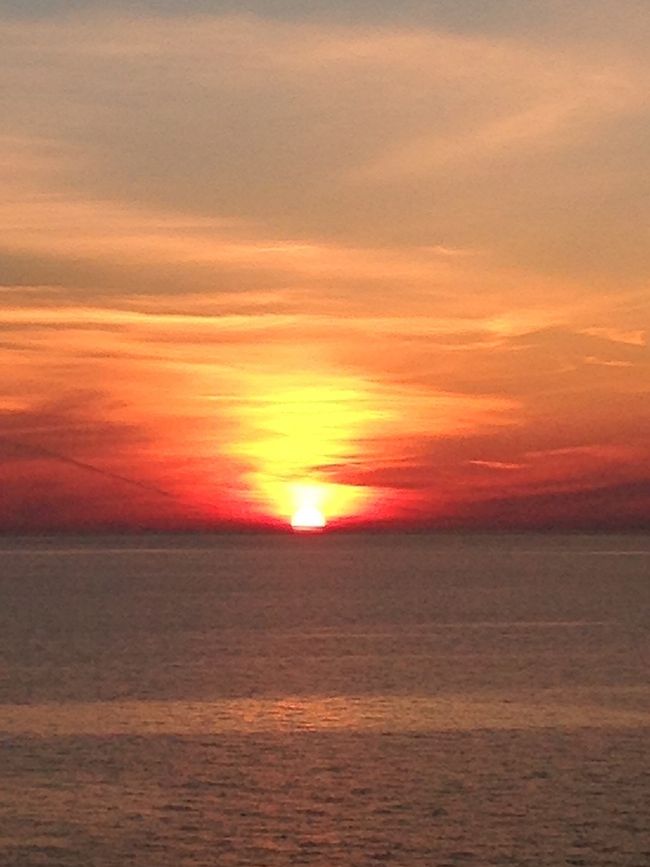 オーシャニア・リビエラ地中海クルーズvol.20 イオニアの青い海が夕陽の赤に染まる時 o(*ﾟ▽ﾟ*)o デイナーはグランドダイニングψ(｀∇´)ψ
